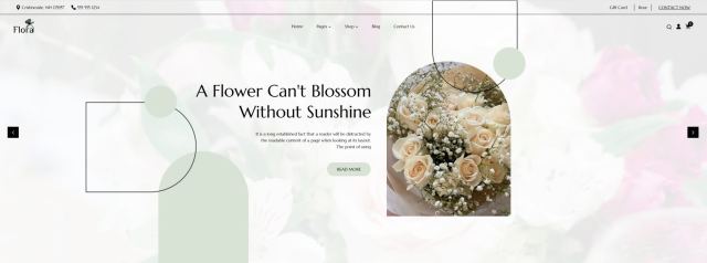 Luxe bloemenarrangement in een mand met rozen, orchideeën en siergrassen.