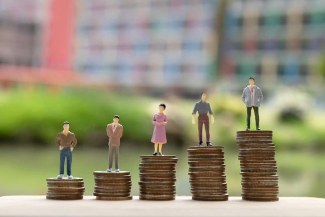 Zakelijke handdruk en contract bijeenkomst voor informele investeerders.