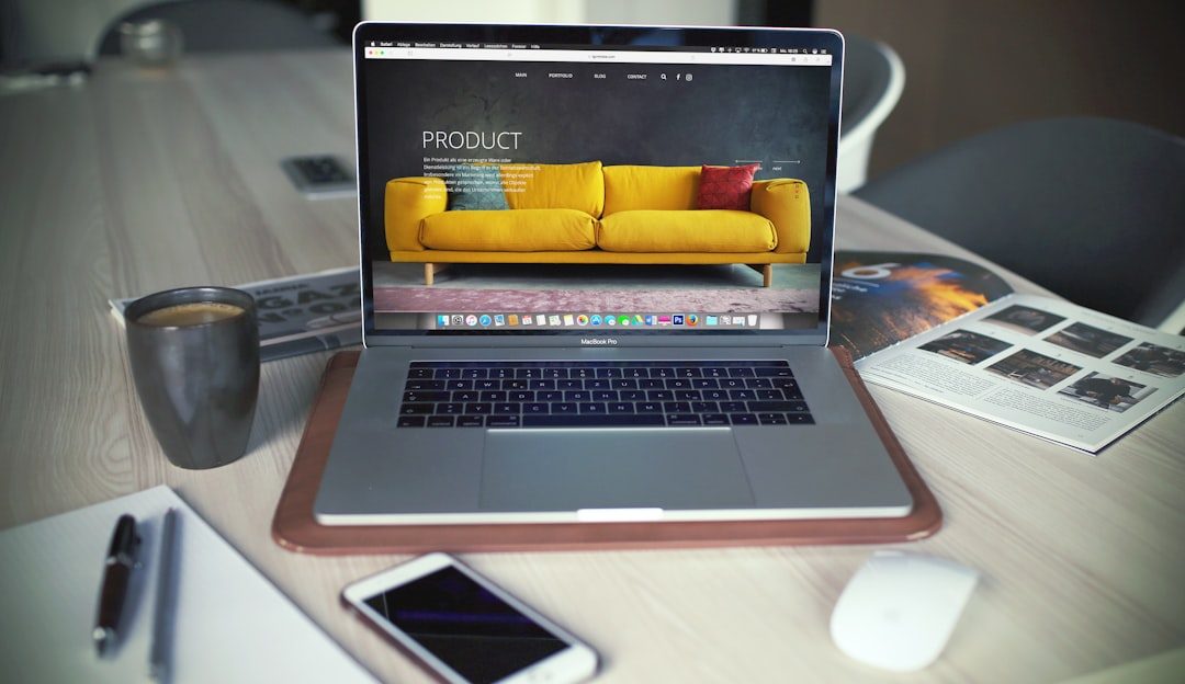 Webdesigner maakt een professionele website in Hoorn aan een bureau